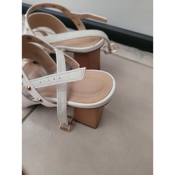 C Comfort White Sandal Heels - Picture 3 of 3